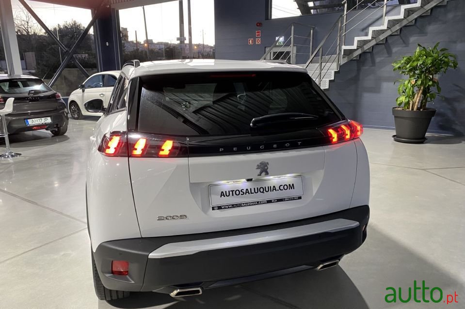 2021' Peugeot 2008 photo #4
