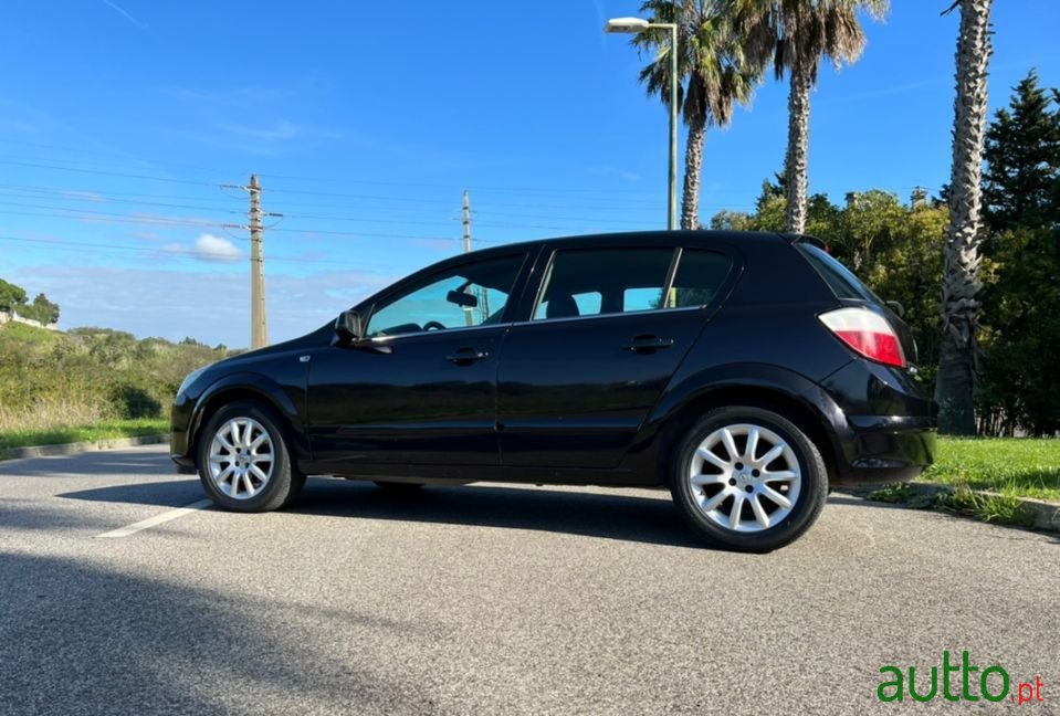 2005' Opel Astra photo #6