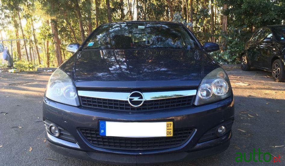 2007' Opel Astra Gtc photo #3