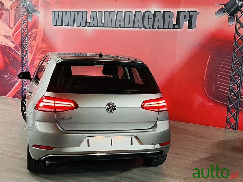 2019' Volkswagen Golf photo #4