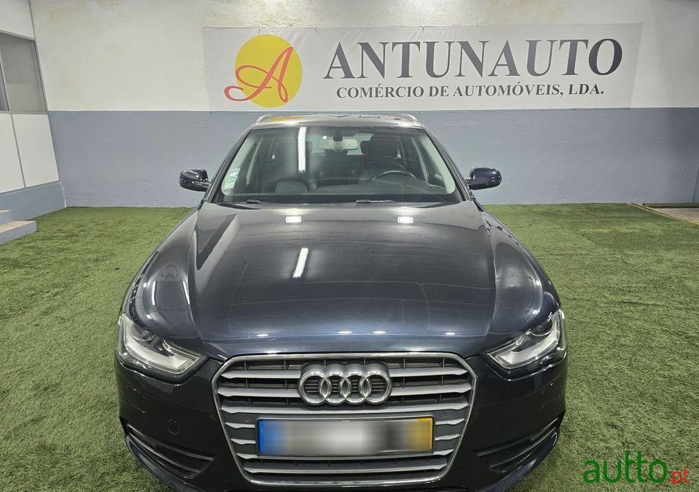 2013' Audi A4 Avant photo #3