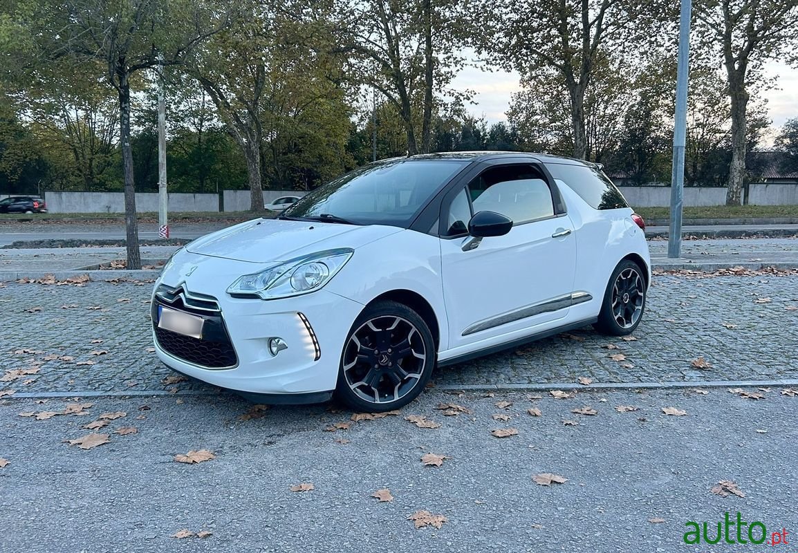 2011' Citroen DS3 photo #1