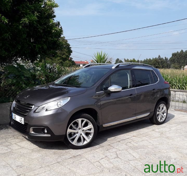 2013' Peugeot 2008 photo #1