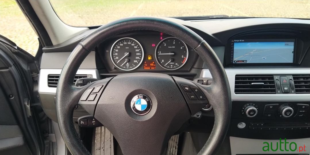 2010' BMW 520 Sport photo #6