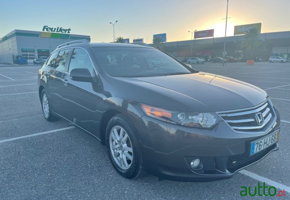 2009' Honda Accord Tourer photo #2