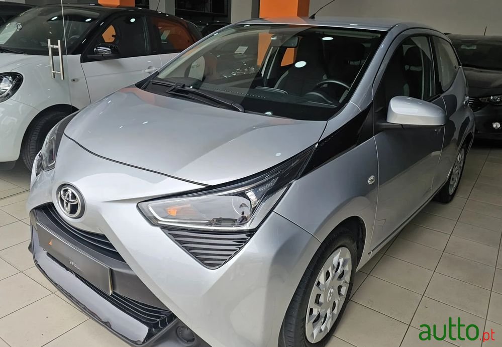 2019' Toyota Aygo 1.0 X-Play+X-Touch photo #2