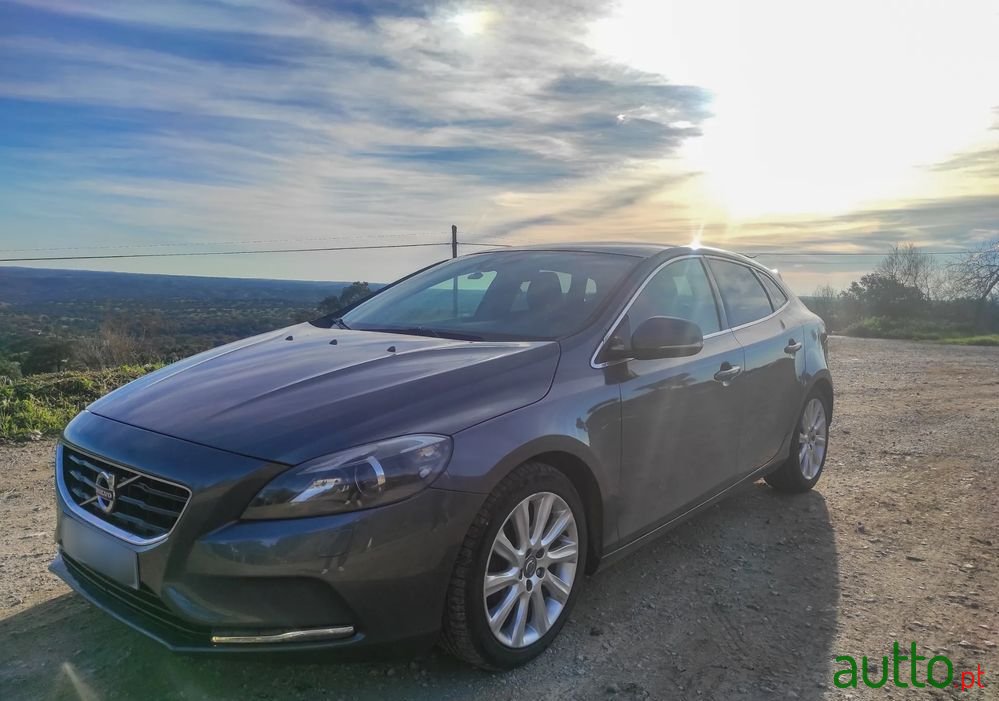 2012' Volvo V40 photo #1