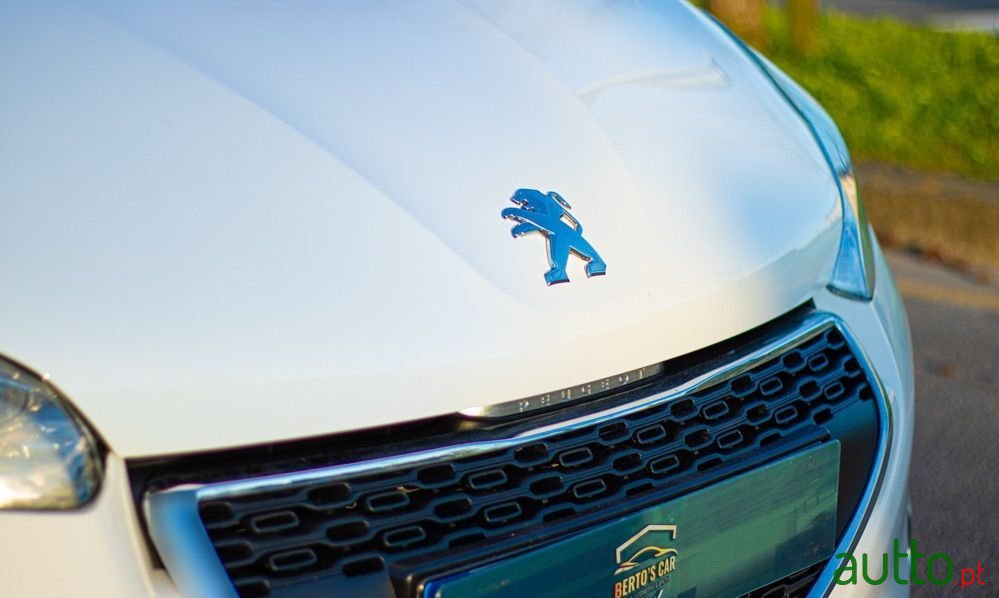 2012' Peugeot 208 photo #4