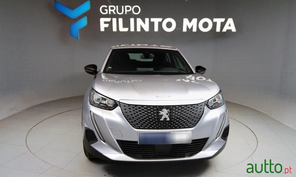 2023' Peugeot e-2008 photo #1