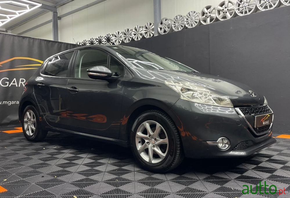 2015' Peugeot 208 photo #3