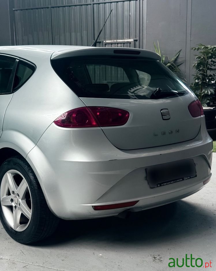 2011' SEAT Leon photo #5