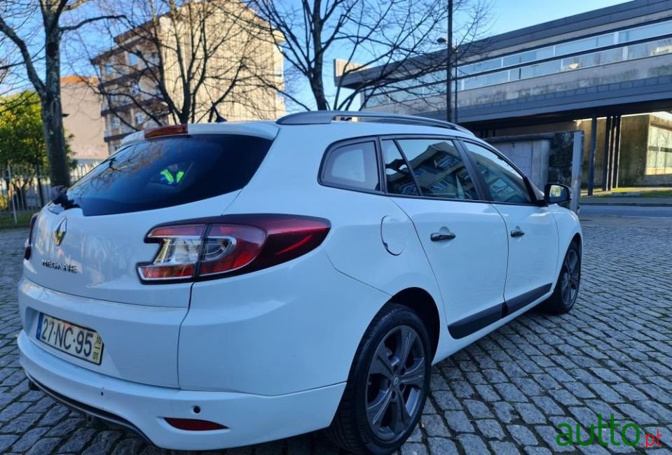 2010' Renault Megane Sport Tourer photo #5