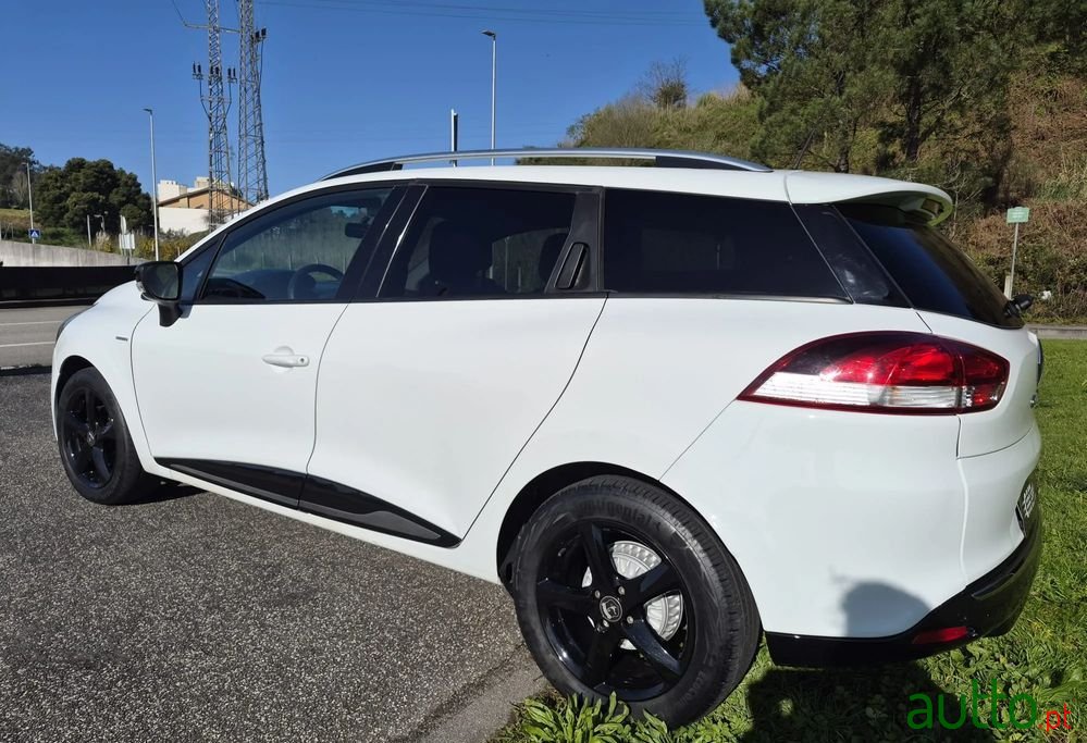 2018' Renault Clio Sport Tourer photo #2