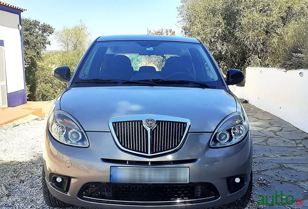 2011' Lancia Ypsilon 1.2 Oro S&S photo #2