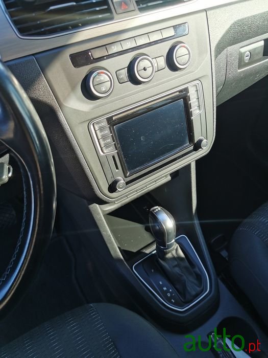 2015' Volkswagen Caddy photo #4