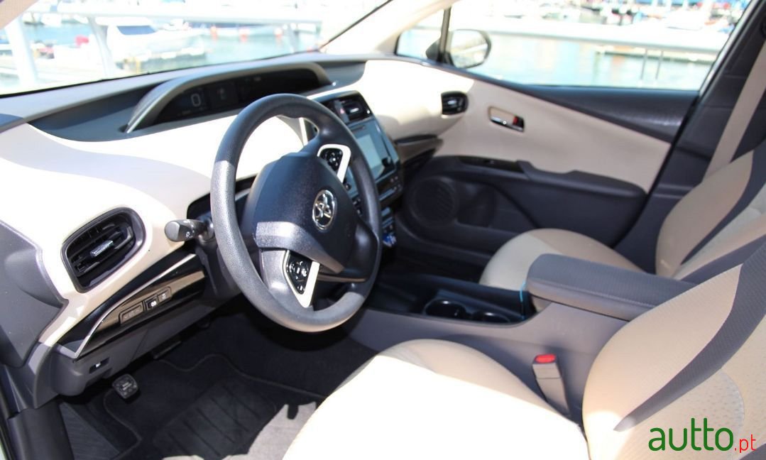 2016' Toyota Prius photo #5