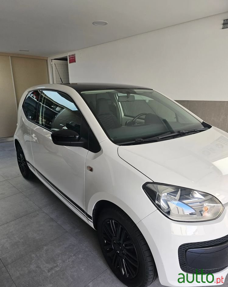 2015' Volkswagen Up! photo #2