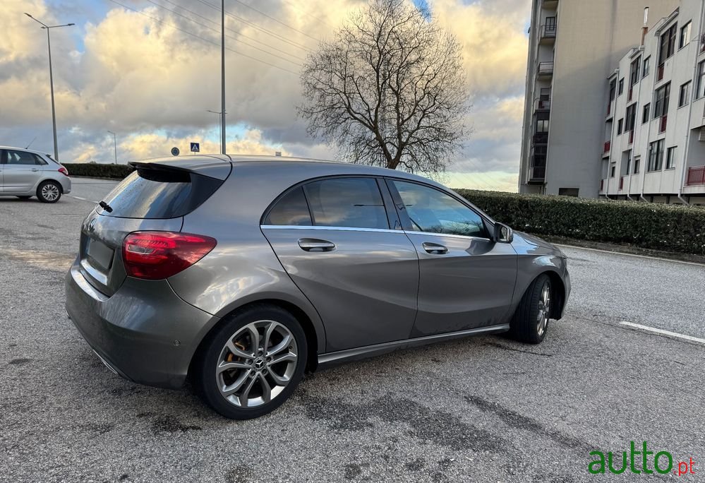 2018' Mercedes-Benz Classe A D Urban photo #3