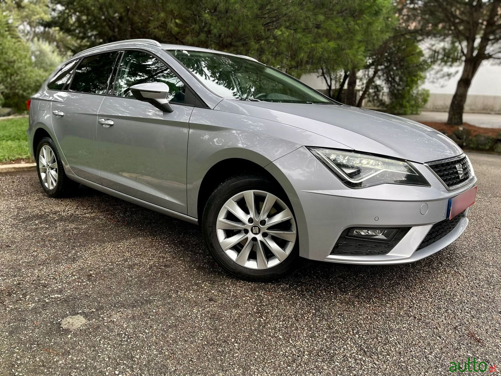 2020' SEAT Leon St photo #2