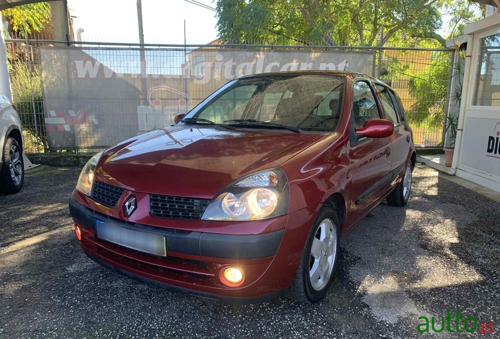 2002' Renault Clio photo #3