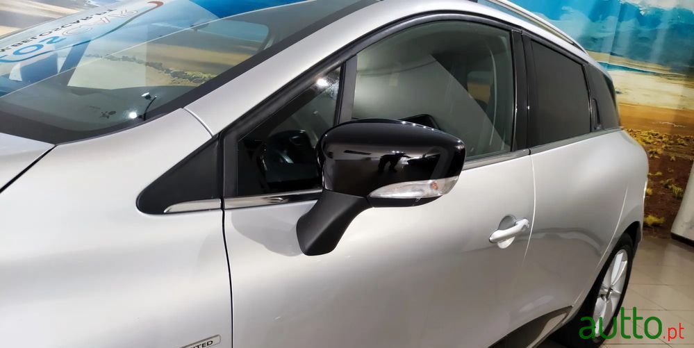 2017' Renault Clio Sport Tourer photo #6