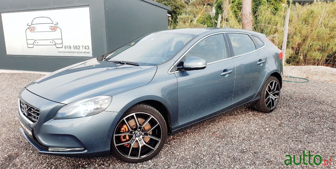 2014' Volvo V40 photo #2