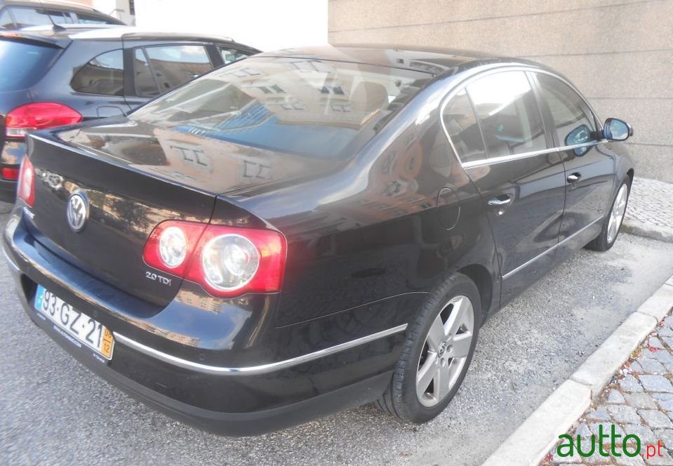 2008' Volkswagen Passat Sport photo #5