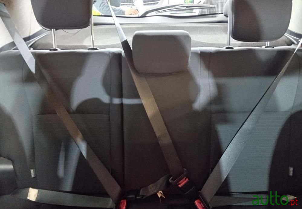 2014' Toyota Auris 1.4 D-4D Active photo #3