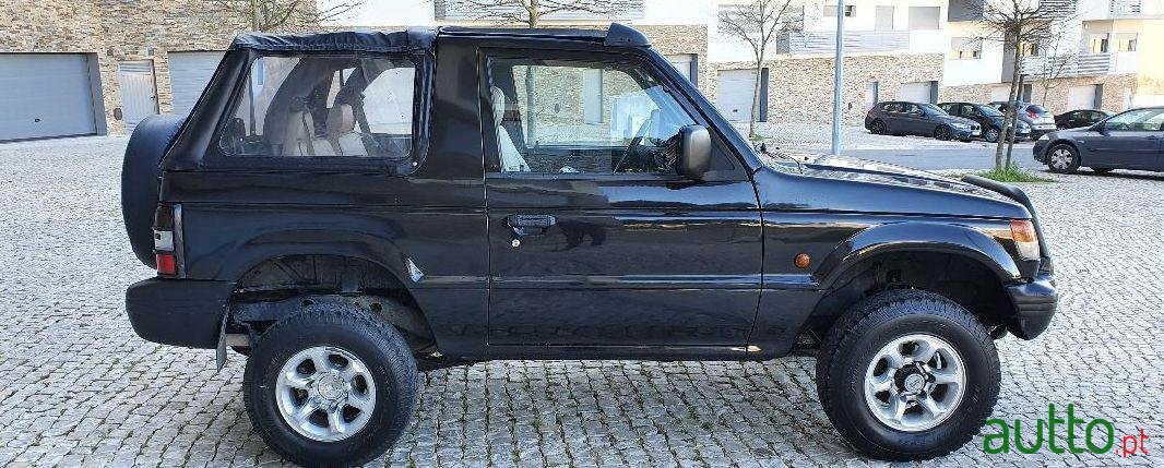 1992' Mitsubishi Pajero photo #3