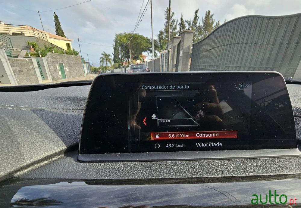 2018' BMW 318 D Touring photo #6