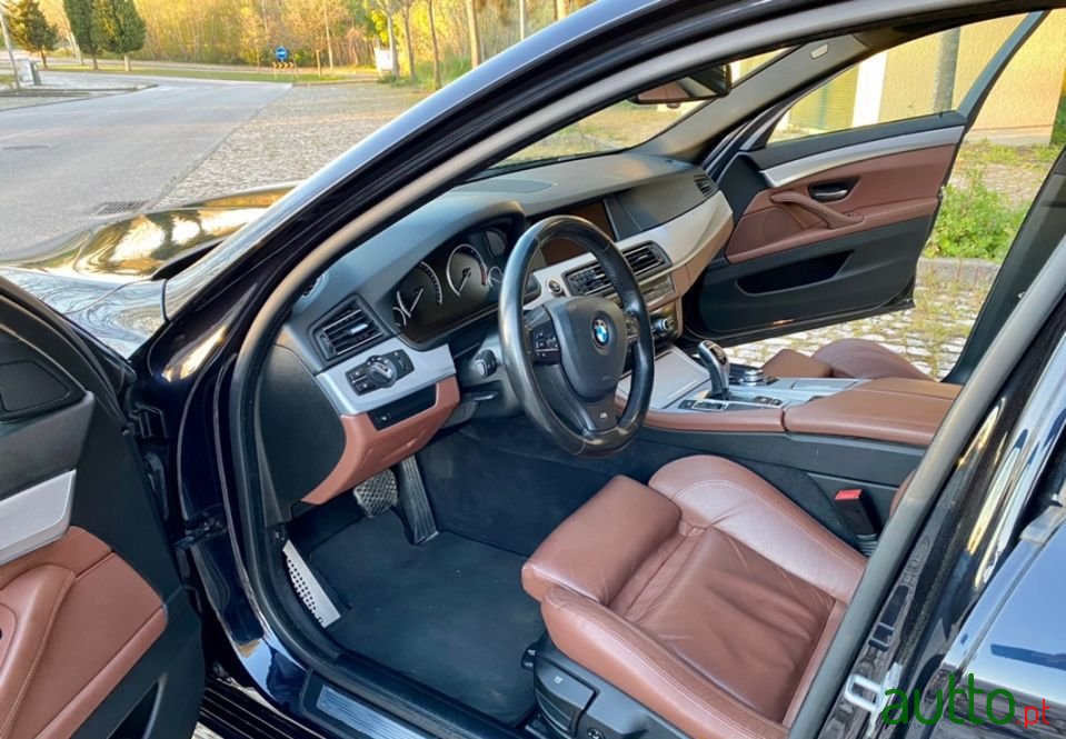 2013' BMW 525 photo #5