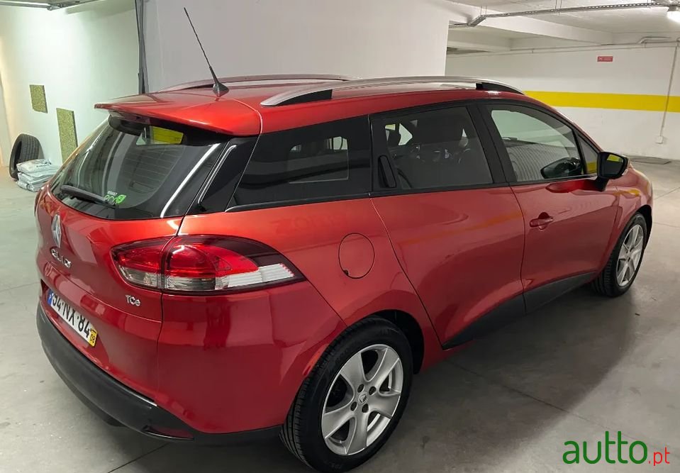 2013' Renault Clio Sport Tourer photo #2