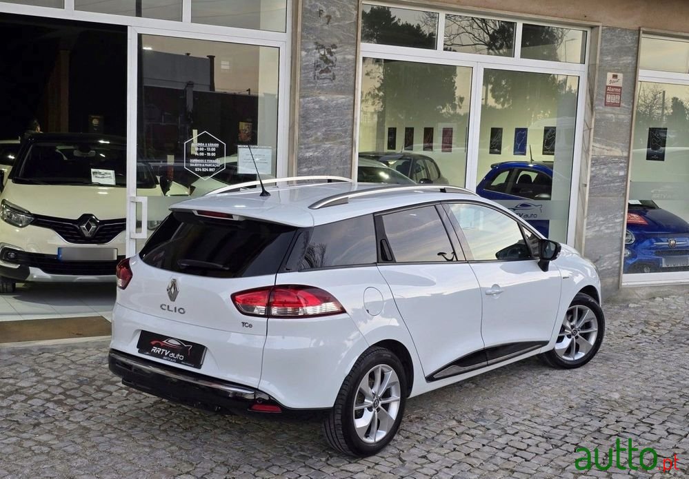 2017' Renault Clio Sport Tourer photo #2