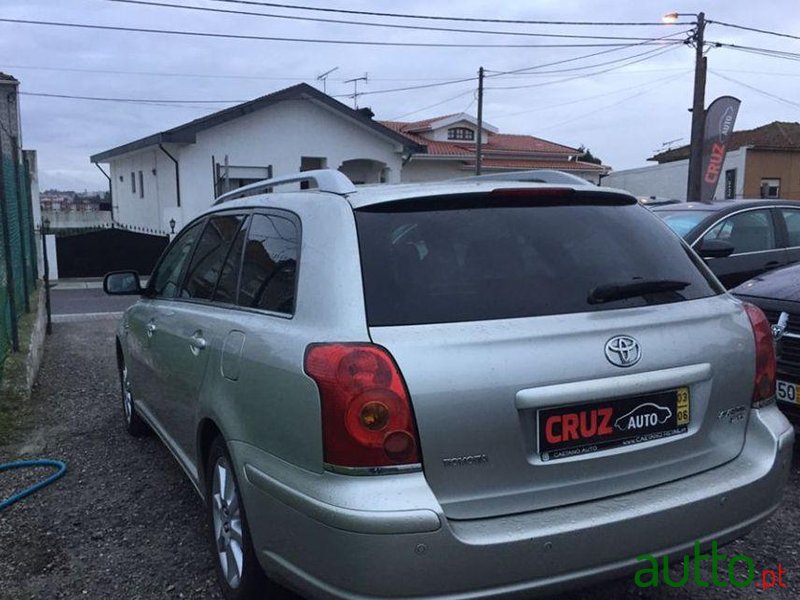 2003' Toyota Avensis photo #2