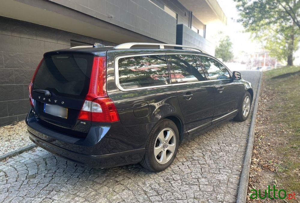 2010' Volvo V70 photo #4