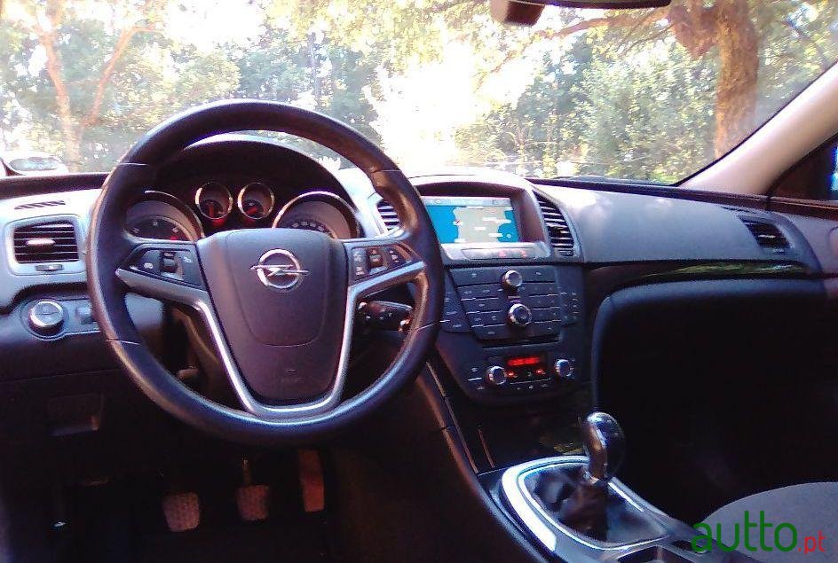 2010' Opel Insignia Sport Tourer photo #1