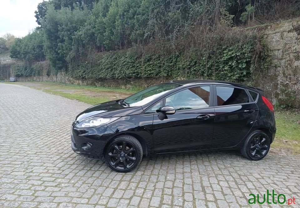 2012' Ford Fiesta photo #5