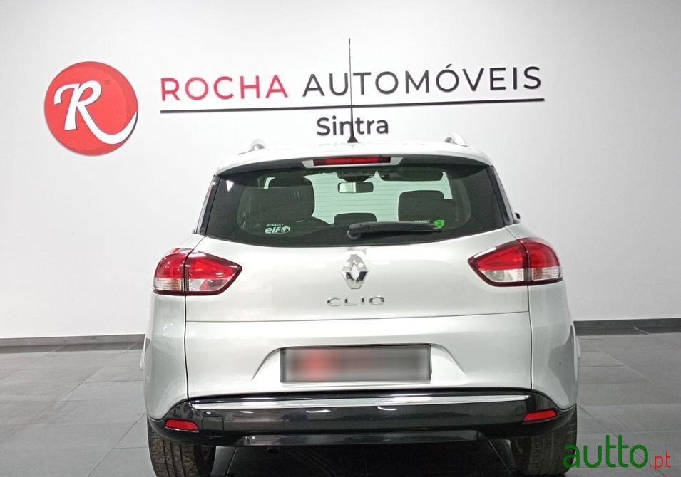 2015' Renault Clio Sport Tourer photo #4