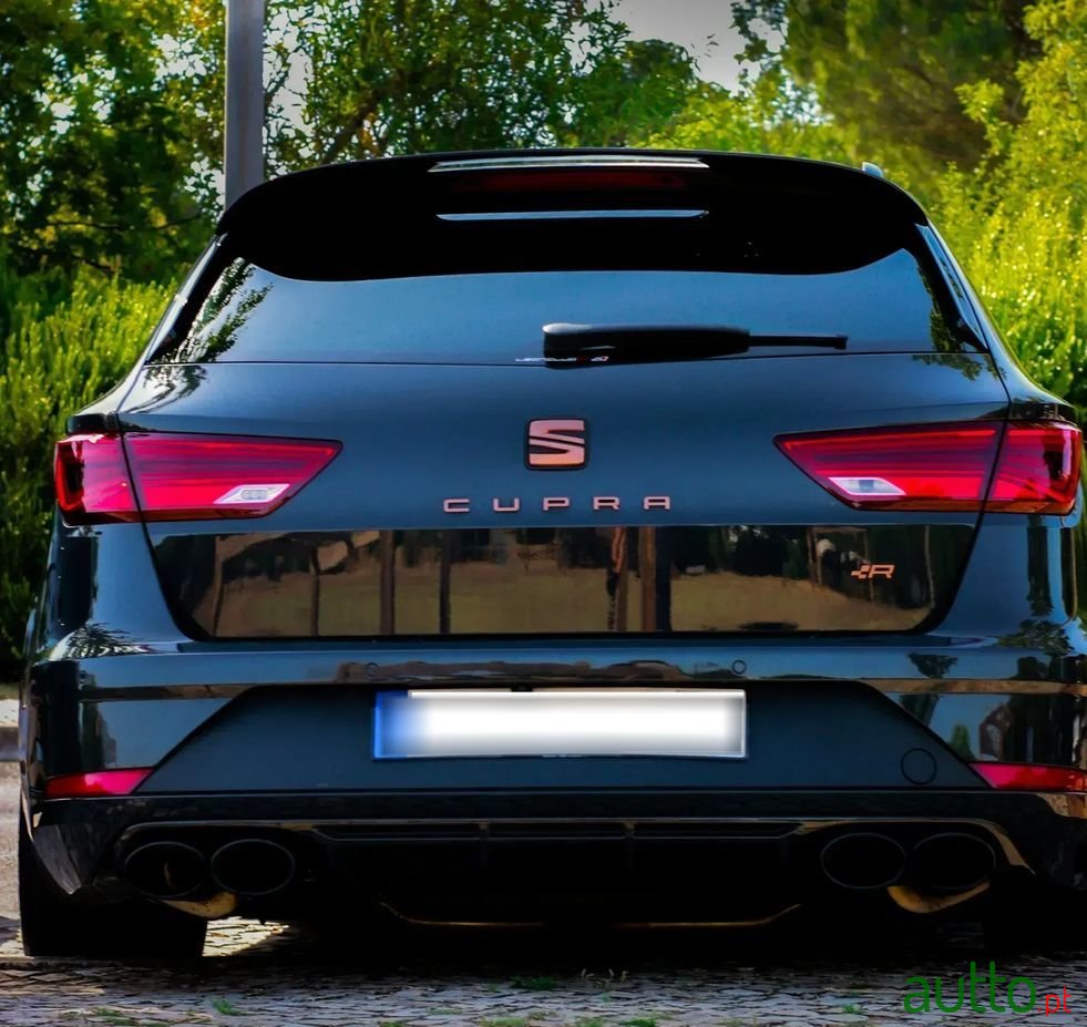 2020' SEAT Leon St photo #2