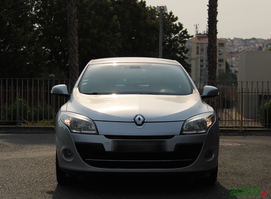 2010' Renault Megane photo #4