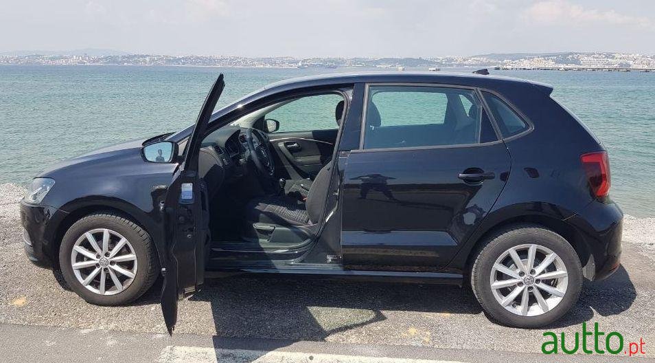 2016' Volkswagen Polo photo #2