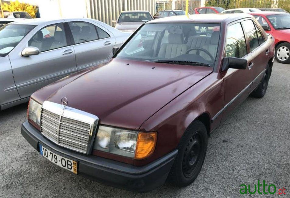 1985' Mercedes-Benz 200 D photo #1