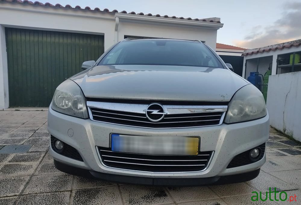 2008' Opel Astra Caravan photo #6