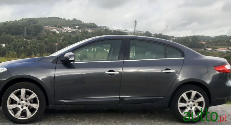 2013' Renault Megane Sport Tourer photo #2