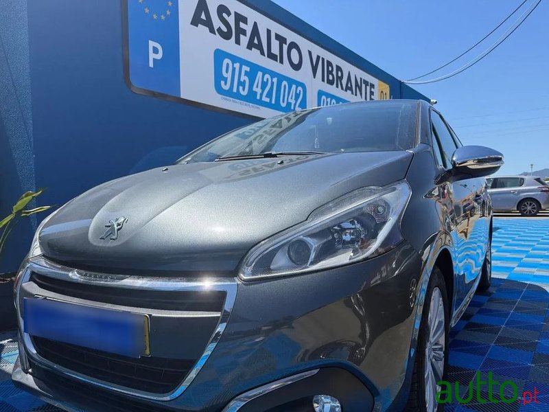 2017' Peugeot 208 photo #1
