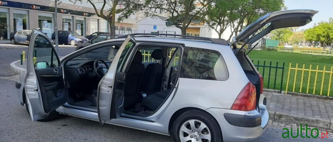 2004' Peugeot 307 Sport photo #3