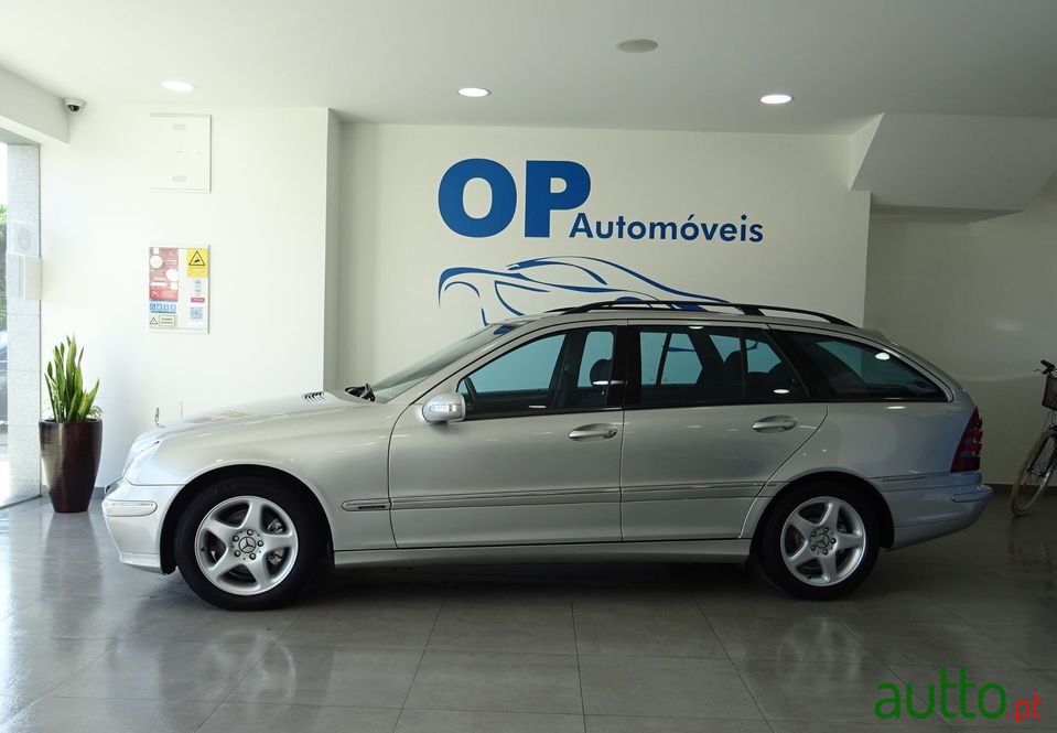 2003' Mercedes-Benz C-220 photo #4