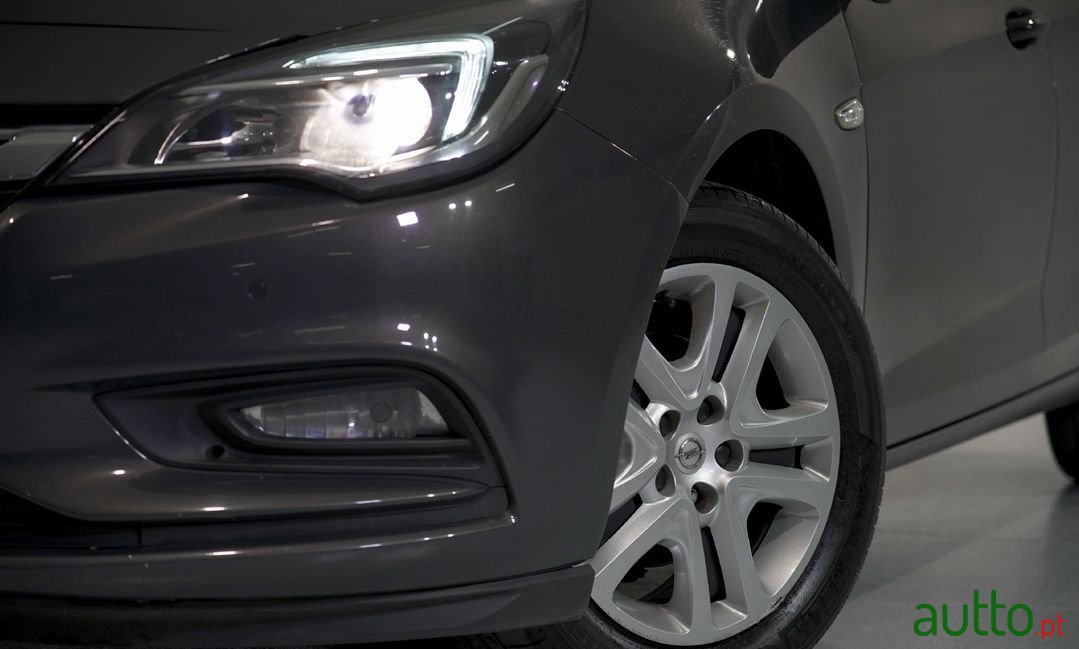 2016' Opel Astra photo #2