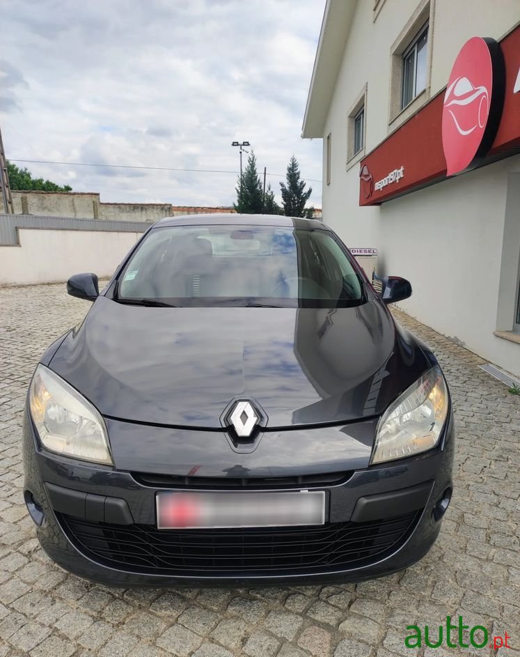 2010' Renault Megane photo #3
