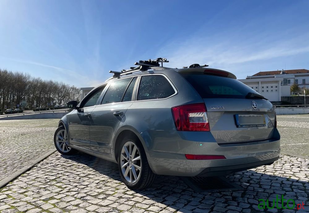 2013' Skoda Octavia Break photo #2